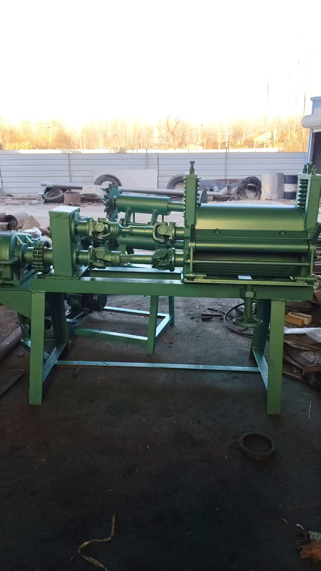 Tại sao ngày càng có nhiều nhà máy tái chế cao su chuyển sang sử dụng lưỡi bẻ khóa của Xinzhe Tools?